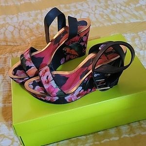 Ted Baker 7.5; 3.5 Wedge Heel